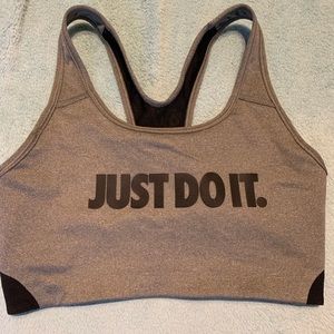 Nike sports bra dry fit size M